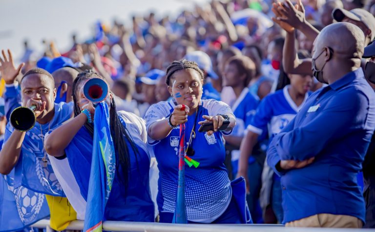 Bamaze umwaka wose badushakira itike yo gusohoka, abafana ba Rayon bashimiye Kiyovu yatumye bongera kujya mu mikino ya CAF.