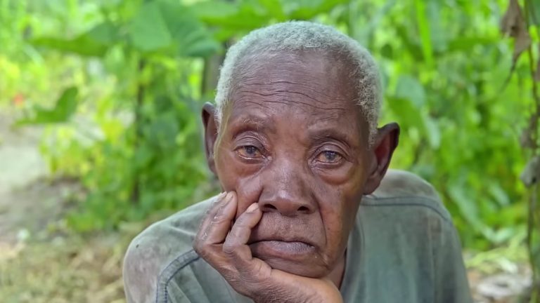 Ku myaka 123 akiri isugi aratakambira buri wese ngo amushakire umugabo. Ese twamufasha iki?