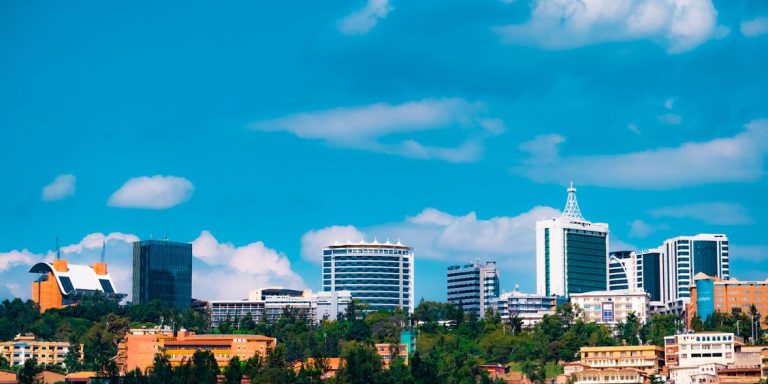 Dore bimwe mu bintu bidasanzwe abanyarwanda bagomba kwitega mu myaka 5 iri imbere. Bamwe bagize ubwoba…