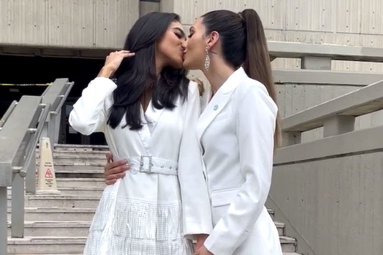 Isi irashaje koko, Miss wa Argentine n’uwa Puerto Rico nyuma yo guhanganira ikamba bahise bashyingiranwa. Aba bakobwa bababaje benshi.
