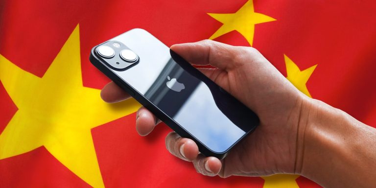 CHINA: Nta mukozi wa leta uwo ariwe wese wemerewe gukoresha iPhone.