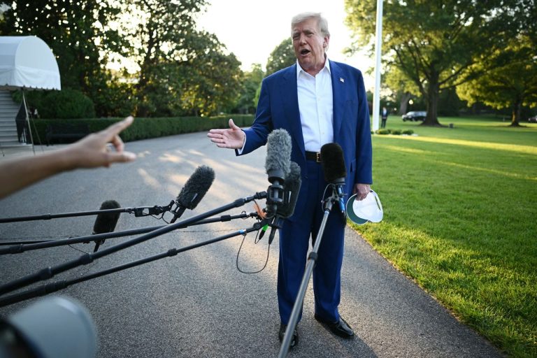 Trump: “Iran ntizongera kubaka gahunda yayo ya nikleyeri”