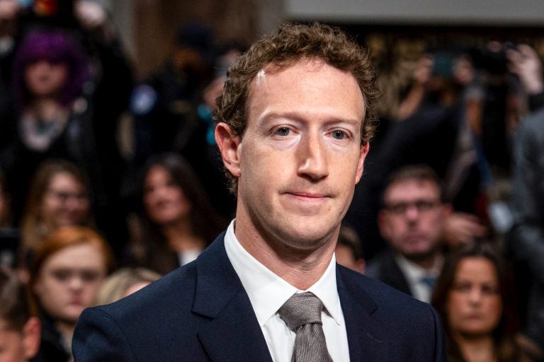 Zuckerberg mu rukiko ashinjwa kugurisha imyirondoro y’abakoresha imbuga ze.